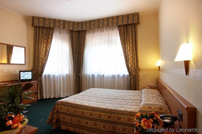 Dropiluc Hotel Druento Room photo